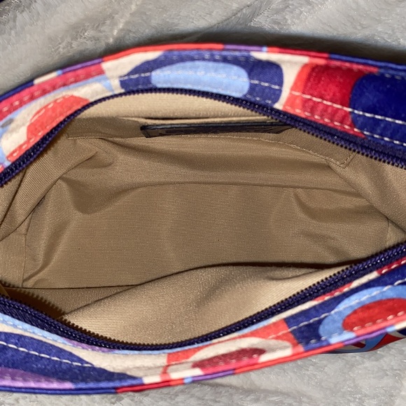 Small Coach Handbag with Leather Handle - Picture 5 of 6